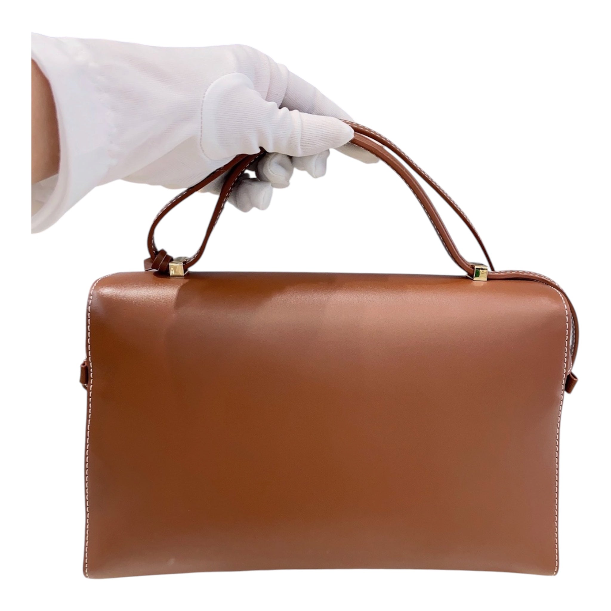 THE SIGNATURE SATCHEL