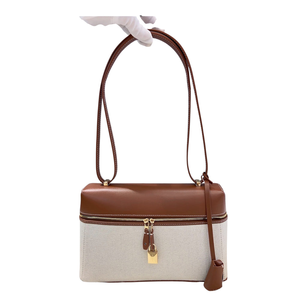 THE SIGNATURE SATCHEL